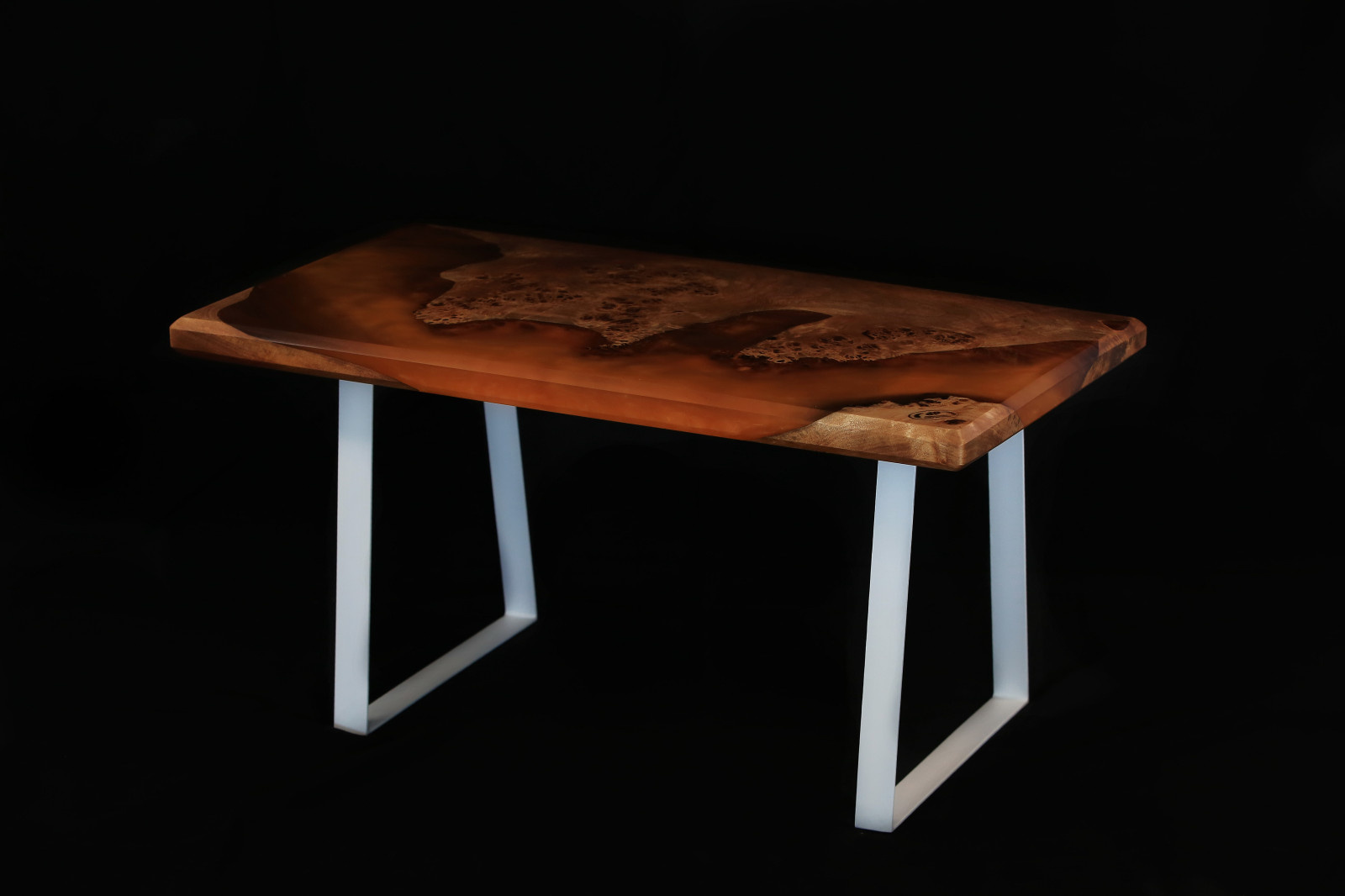 Обложка проекта: стол-река