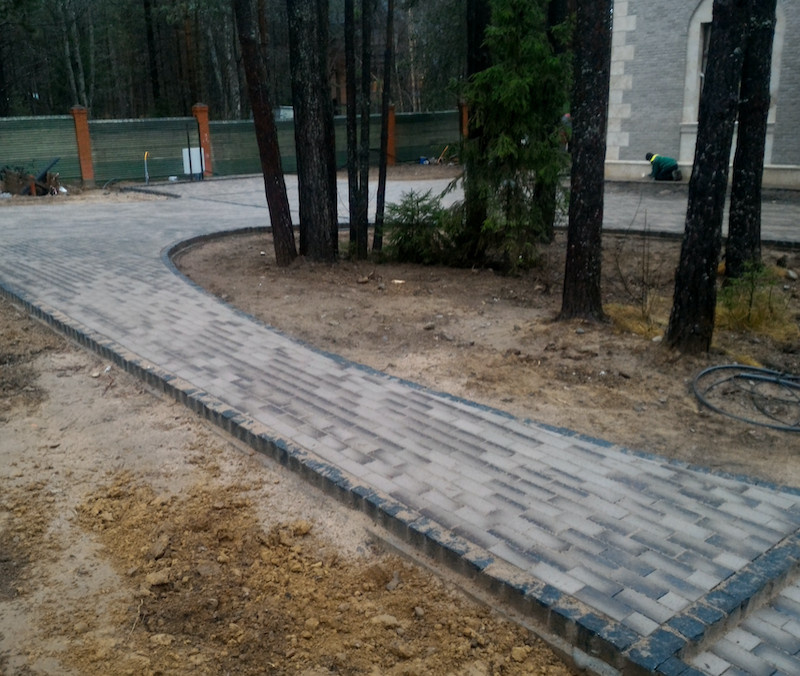 Укладка клинкерной брусчатки