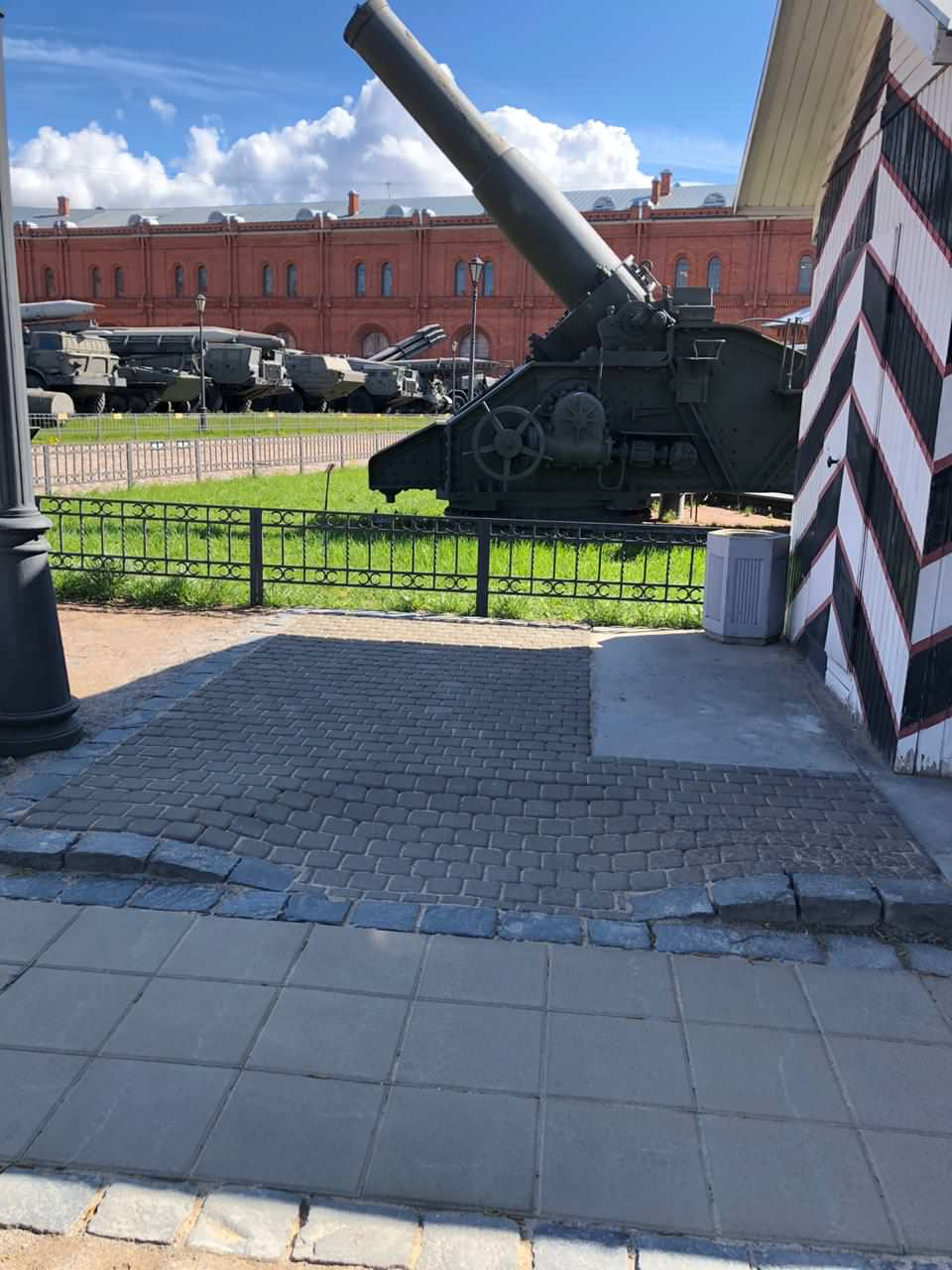 Мощение участка под будку охраны