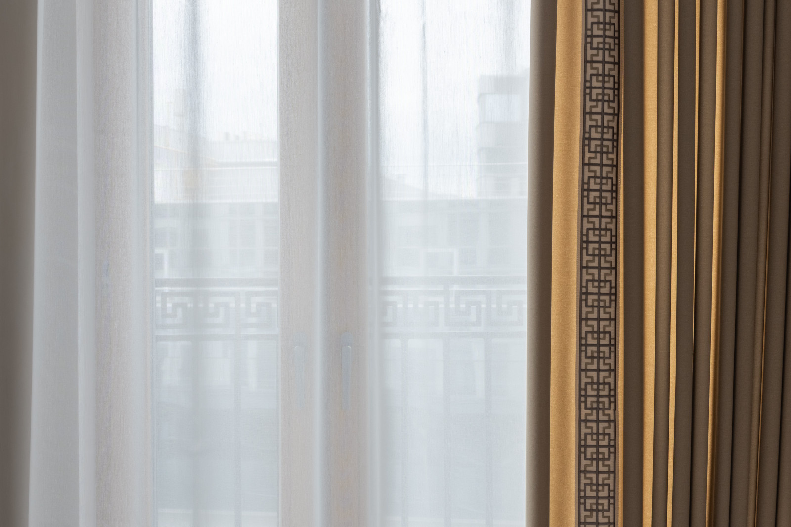 Шторы в спальне