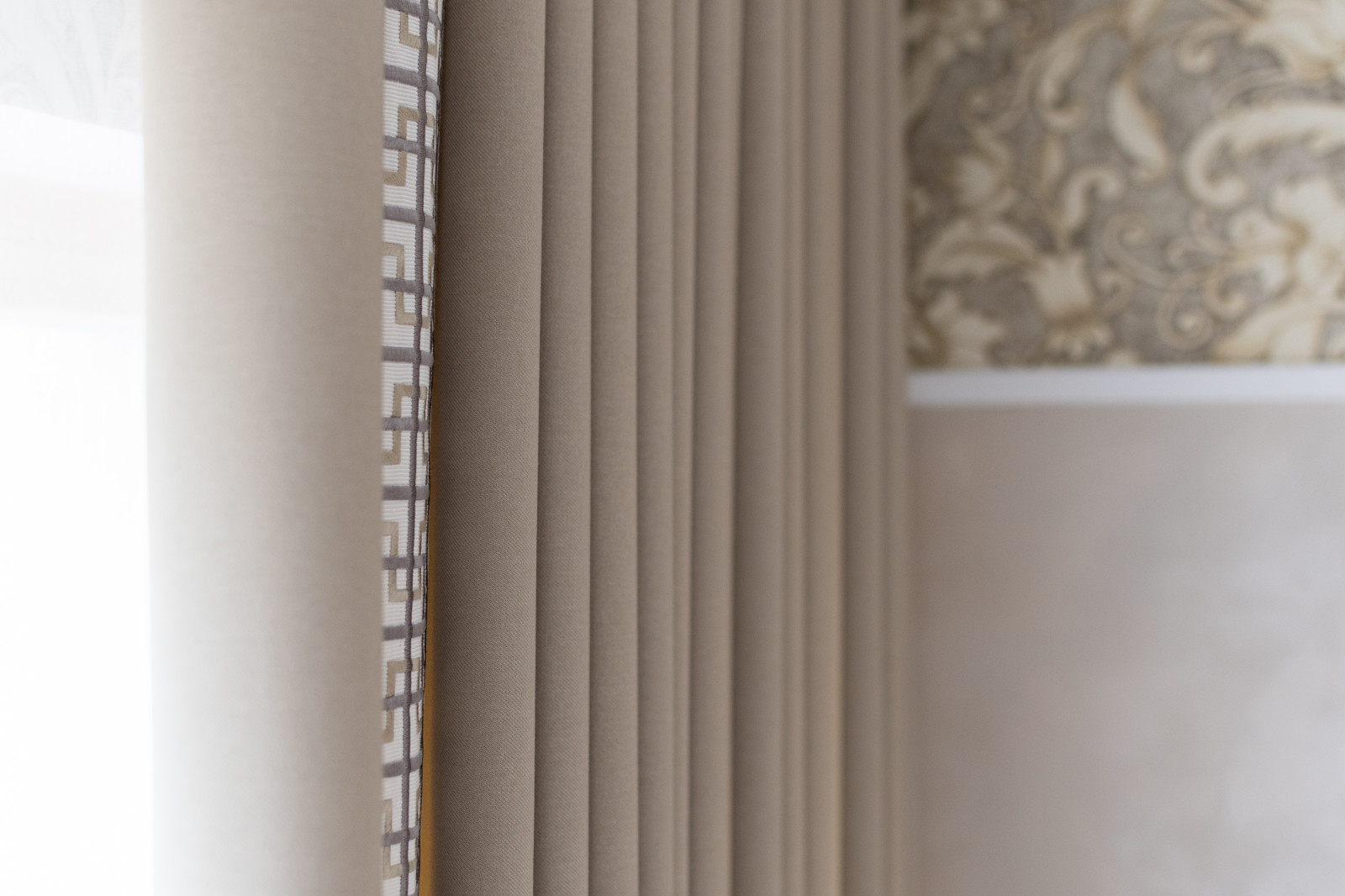 Шторы в спальне