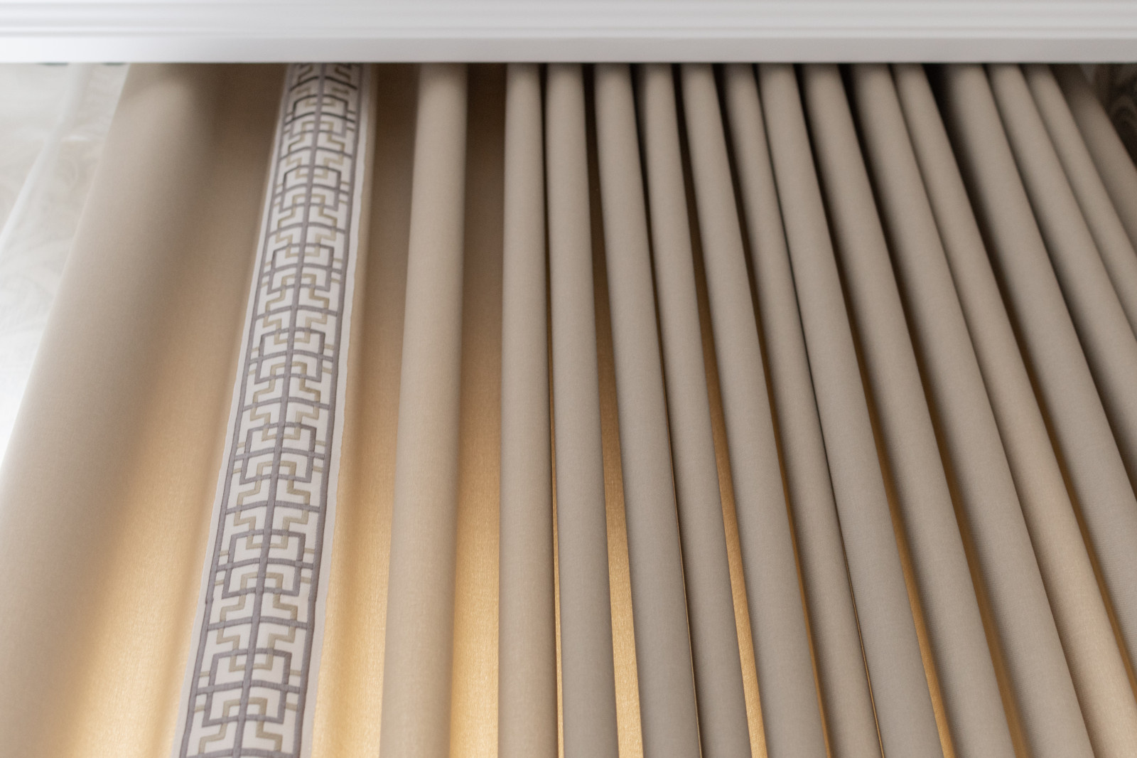 Шторы в спальне