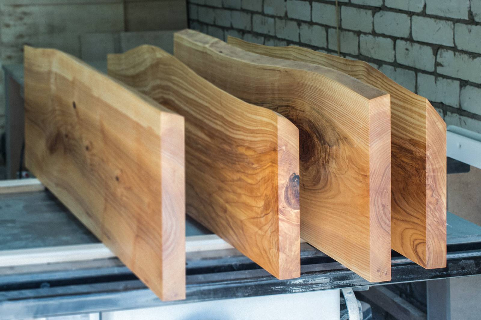 Полки из слэба ясеня