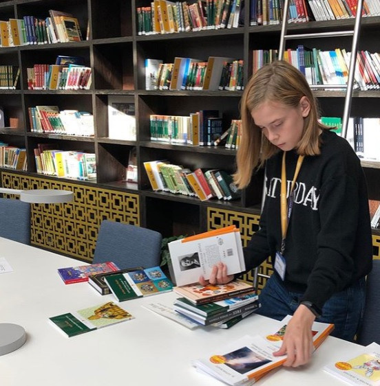 @Step2Level.2019 _ Лестница S.30 для школьной бибилиотеки