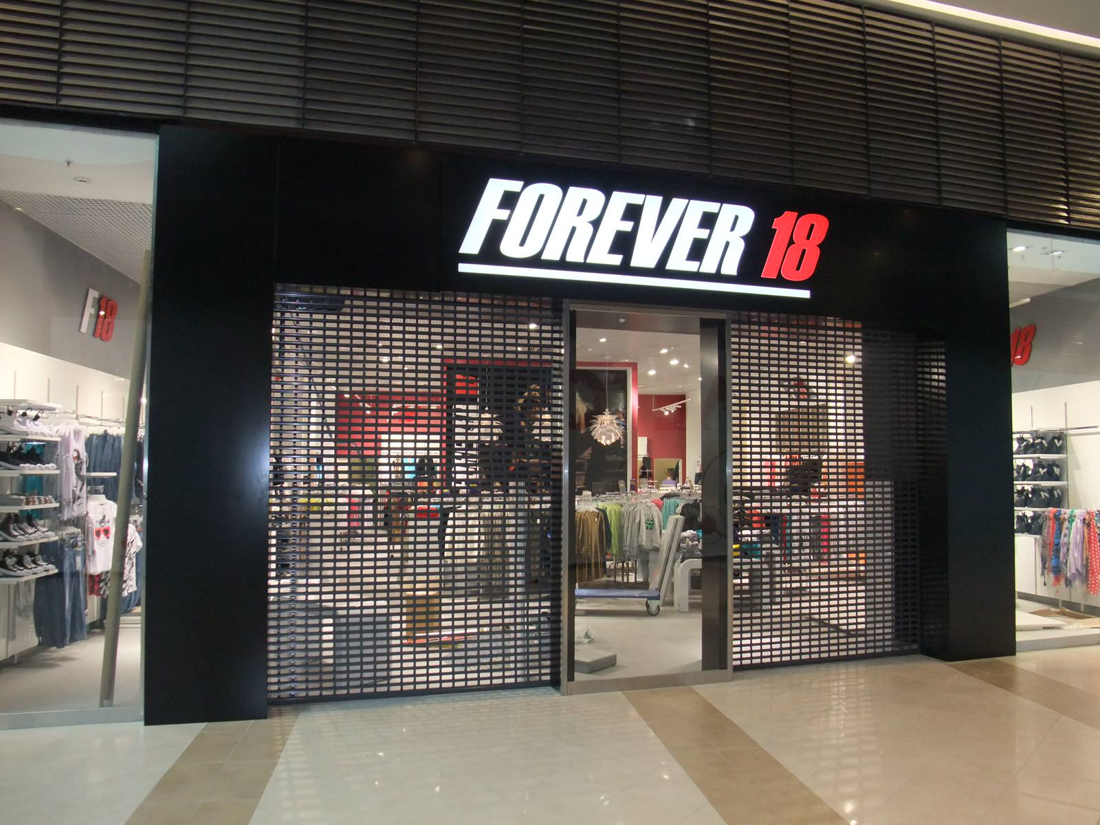 Обложка проекта: Входная группа в магазин FOREVER18. Санкт-Петербург. ТЦ "ЛЕТО".