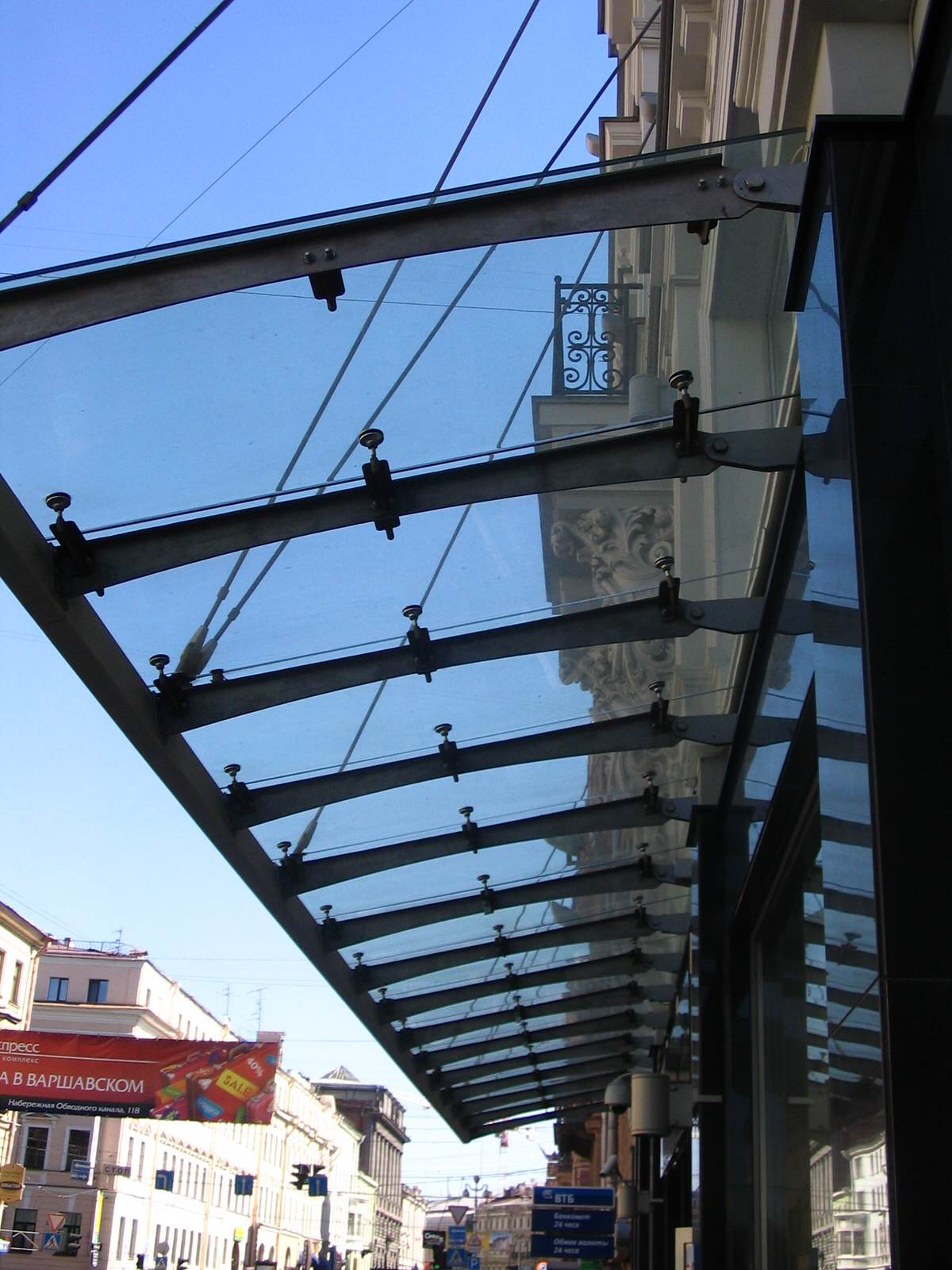 Цельностеклянный козырёк