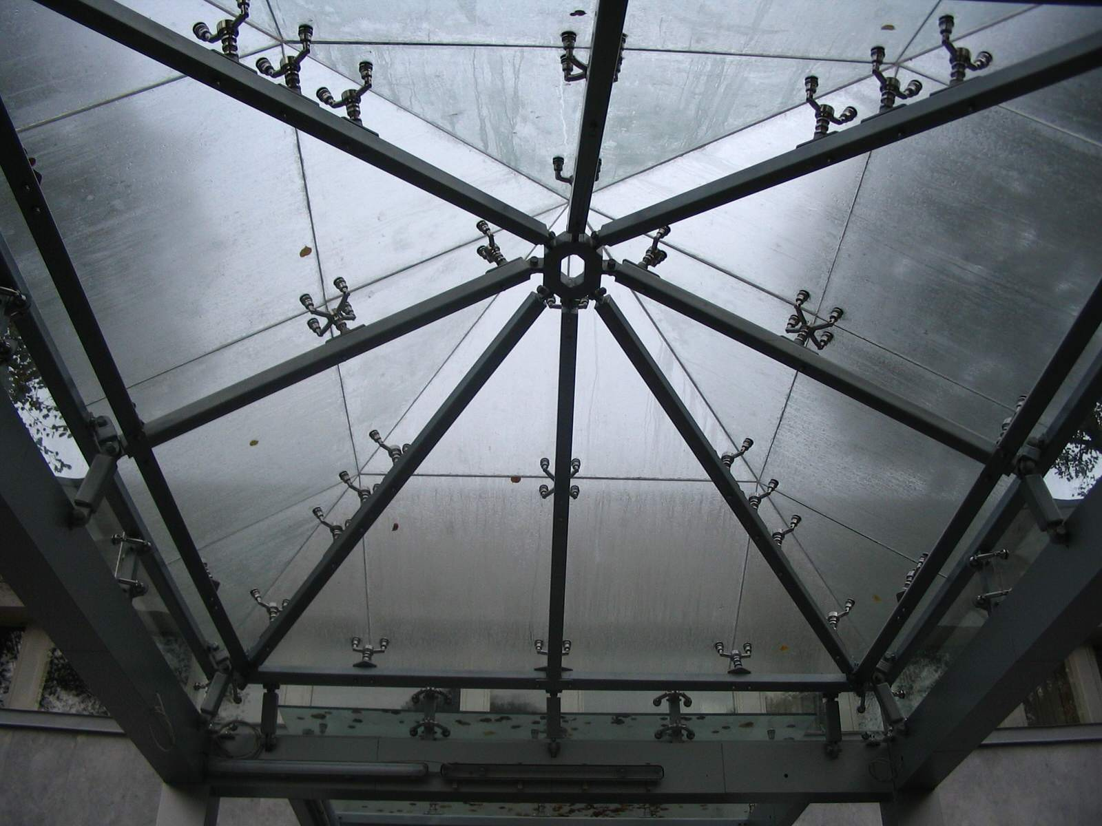 Цельностеклянный козырёк