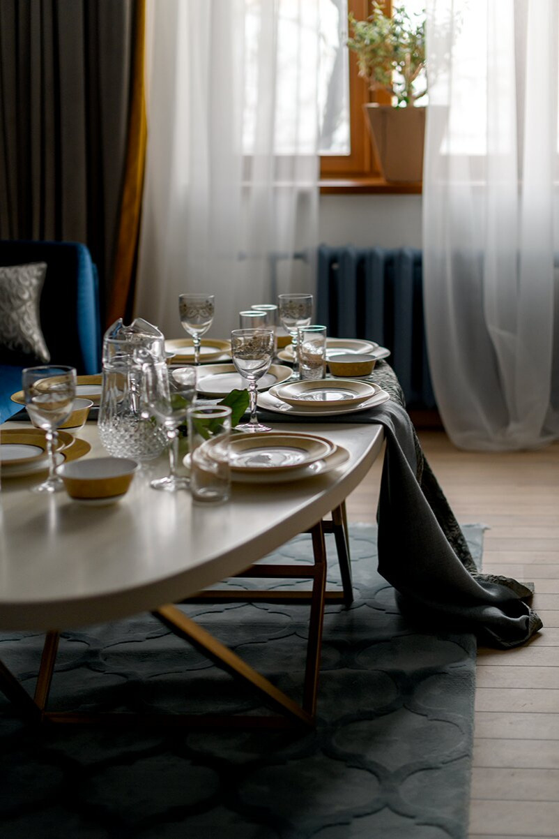 Стол-трансформер для передачи "Идеальный ремонт на 1-ом канале"