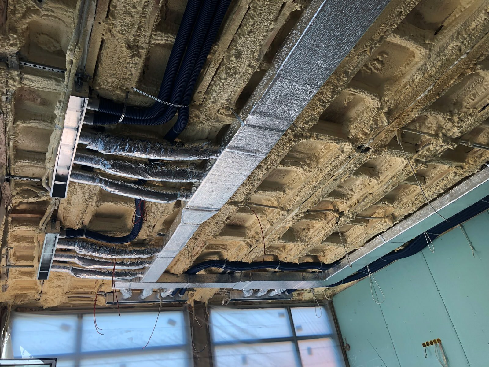 КОТЕДЖ, С. КОЗИН