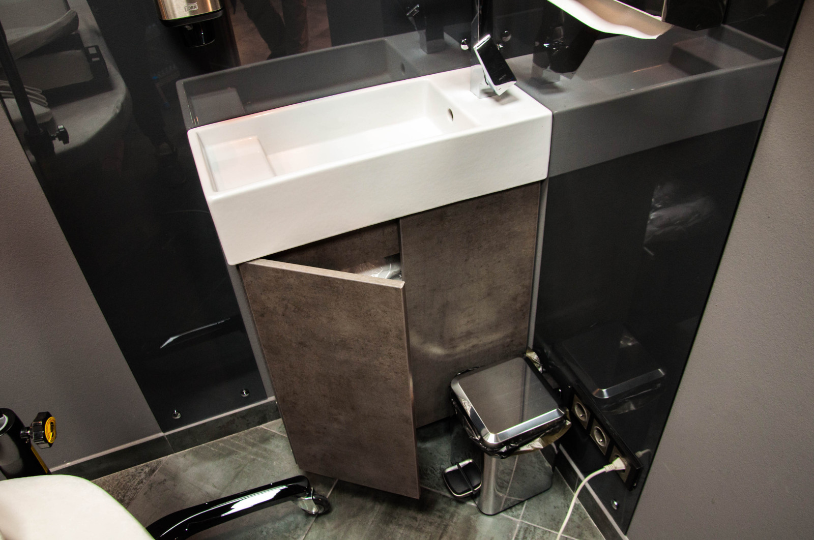 Подвесная тумба