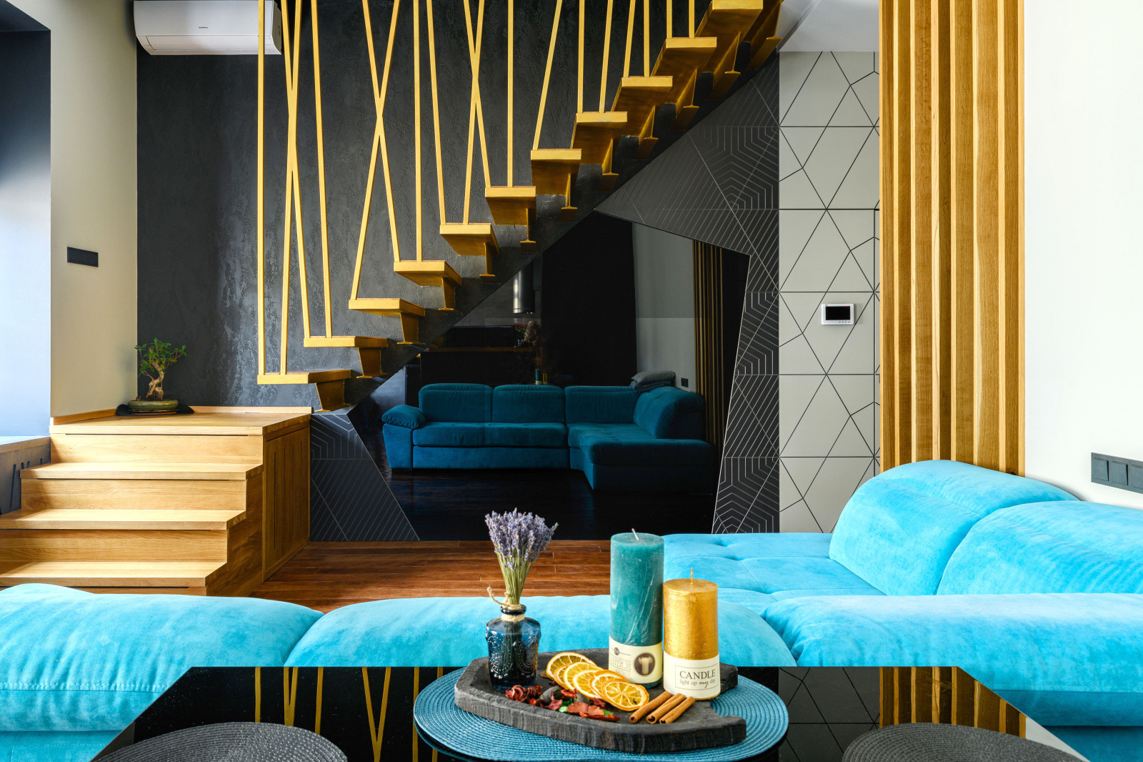 Встроенный телевизор за стекло и дизайнерские панели Leto