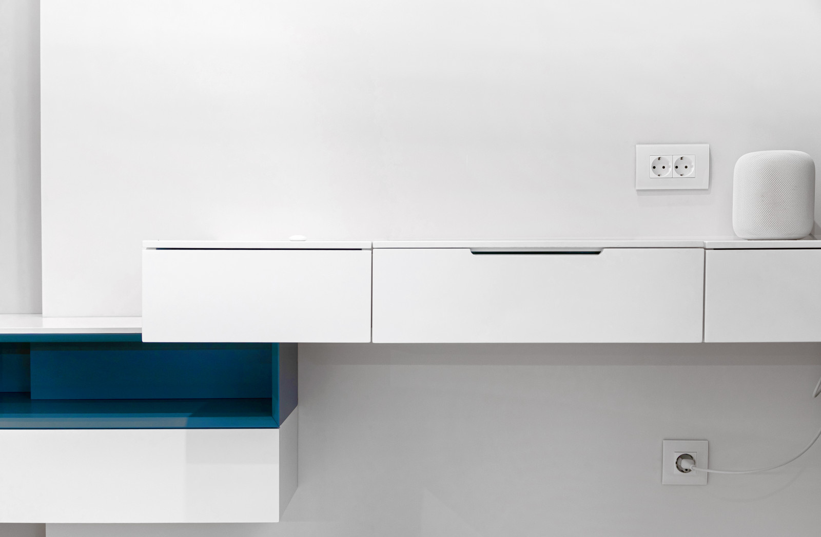 Подвесной столик