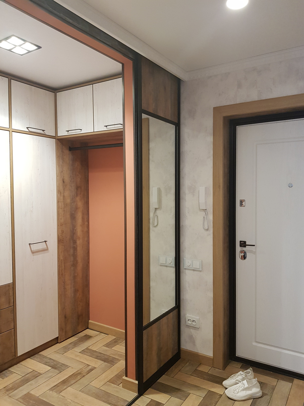 проект квартиры "Дикость_2020" прихожая и гардеробная