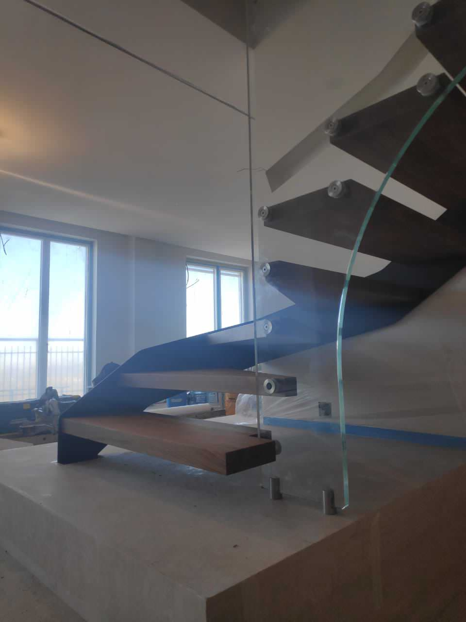 Современная лестница в квартире