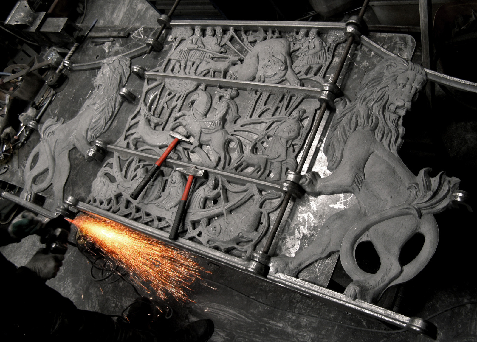 Литой декор для камина