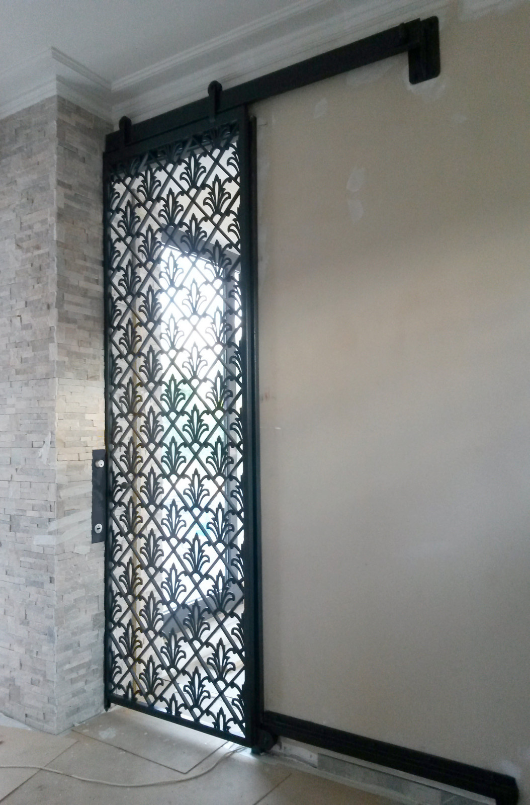 Обложка проекта: Откатная защитно-декоративная дверь.