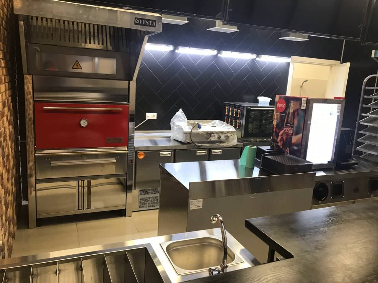 VESTA charcoal closed grill