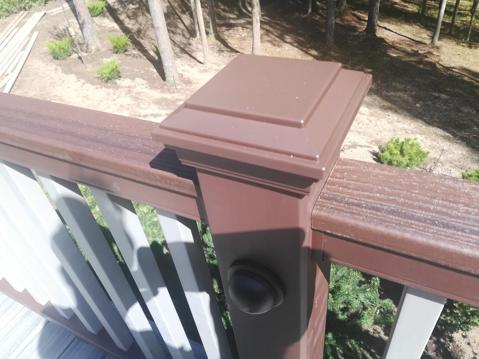 Террасы у дома в лесу