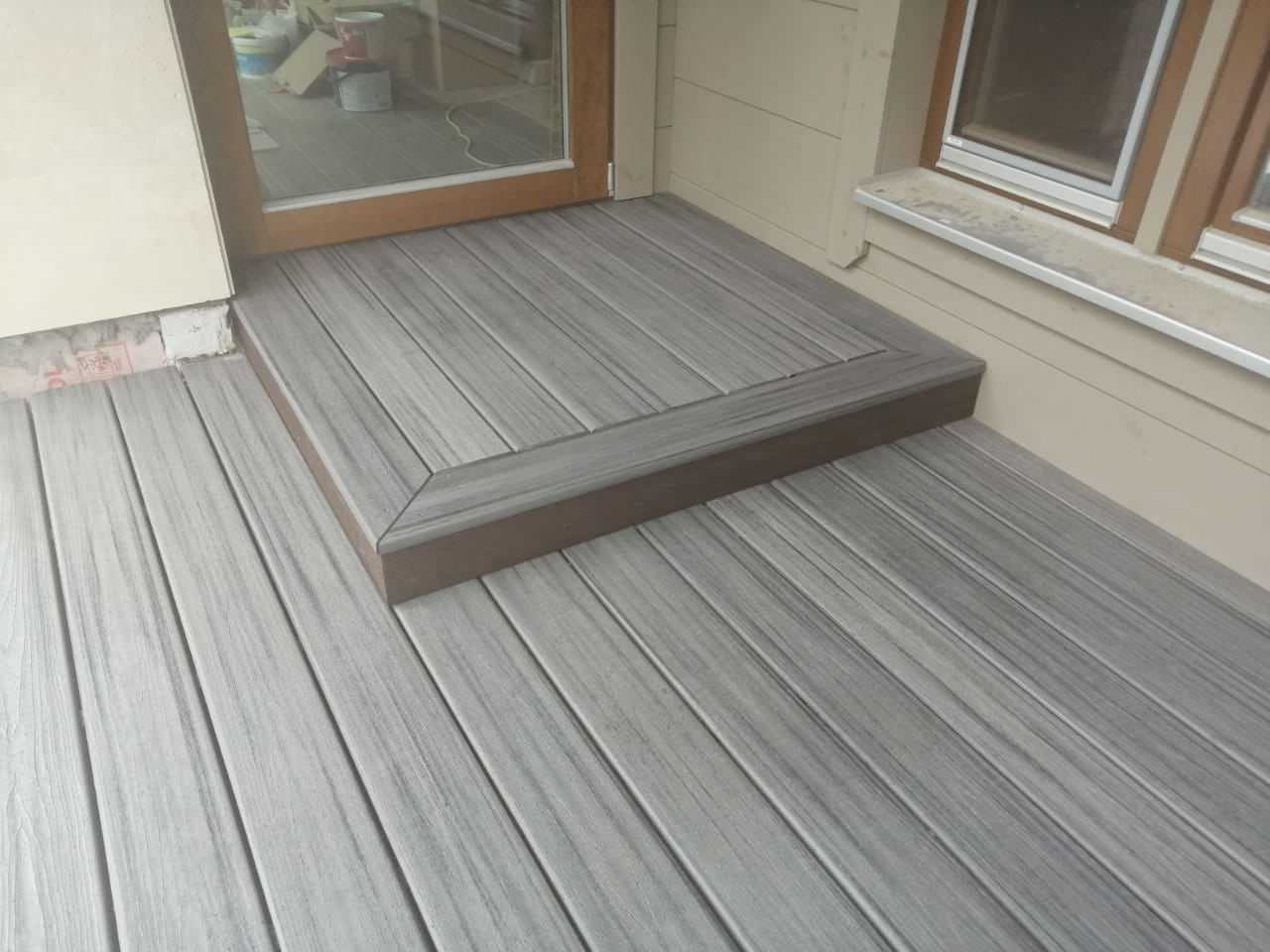 Террасы у дома в лесу