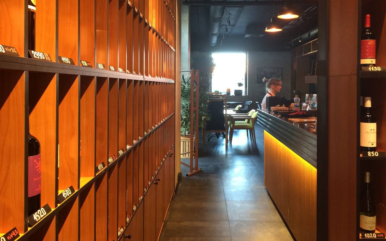 Винотека "Vinesis"