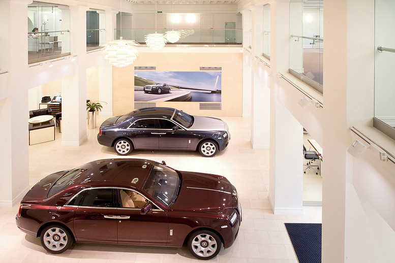 Автосалон "Rollse-Royce Motor Cars"