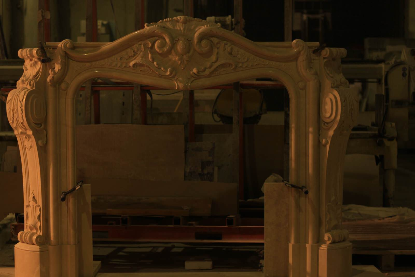 Обложка проекта: Портал камина в стиле Людовика XV. Мрамор Crema Marfil (Испания).