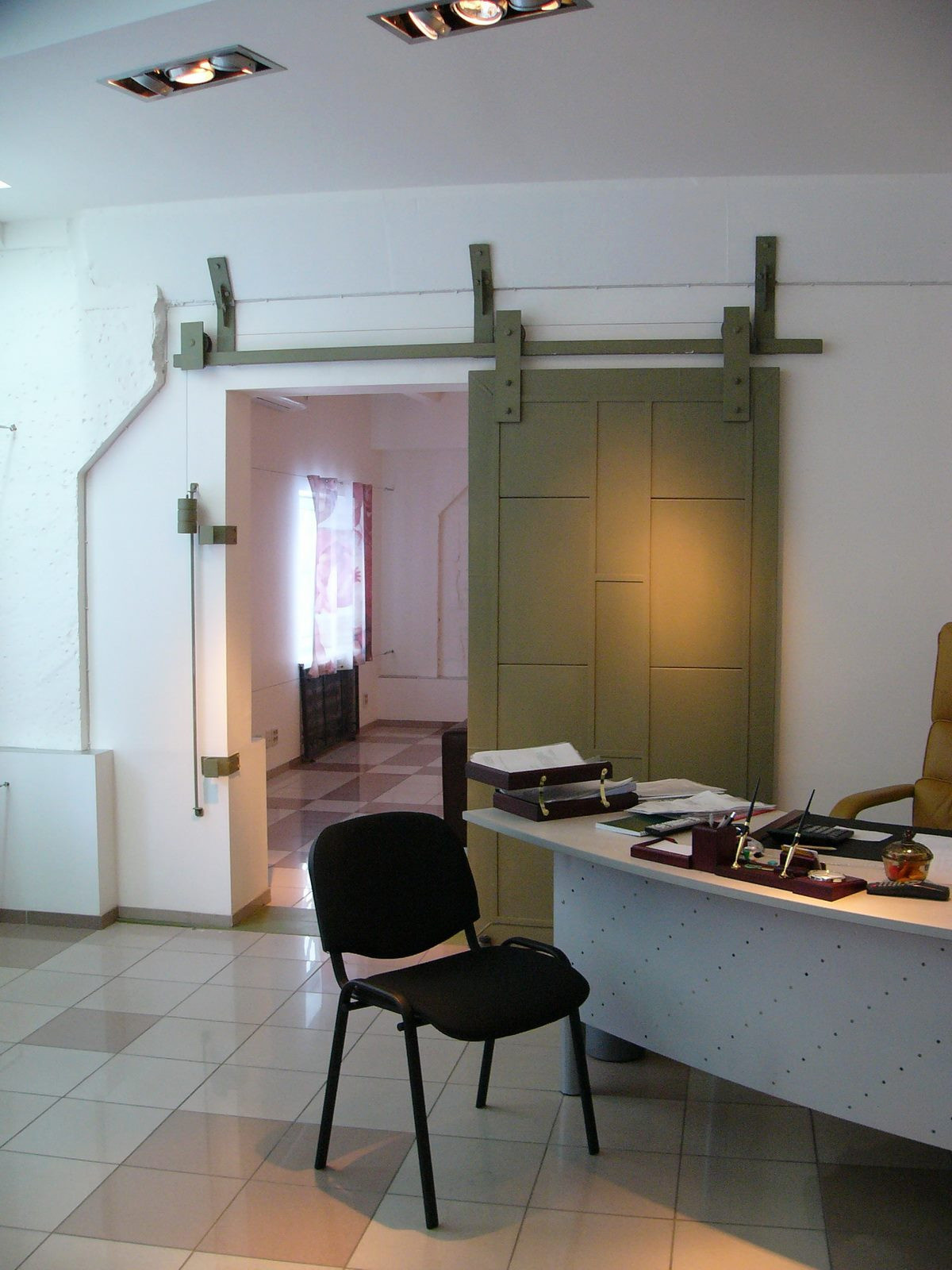 future lowtech resist office / 2.0.0.6.
