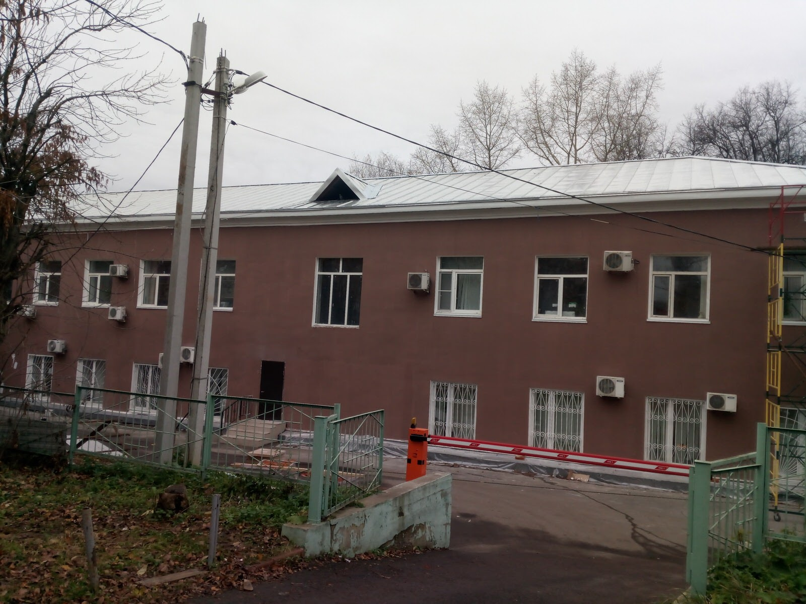 Реставрация, ремонт здания, замена кровли.