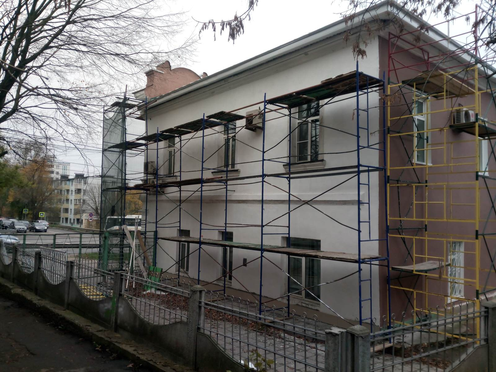 Реставрация, ремонт здания, замена кровли.