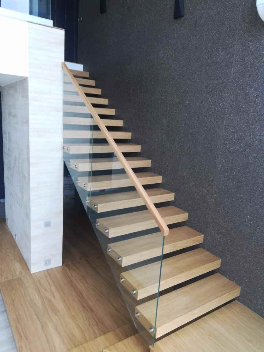 Лестница в доме со вторым светом