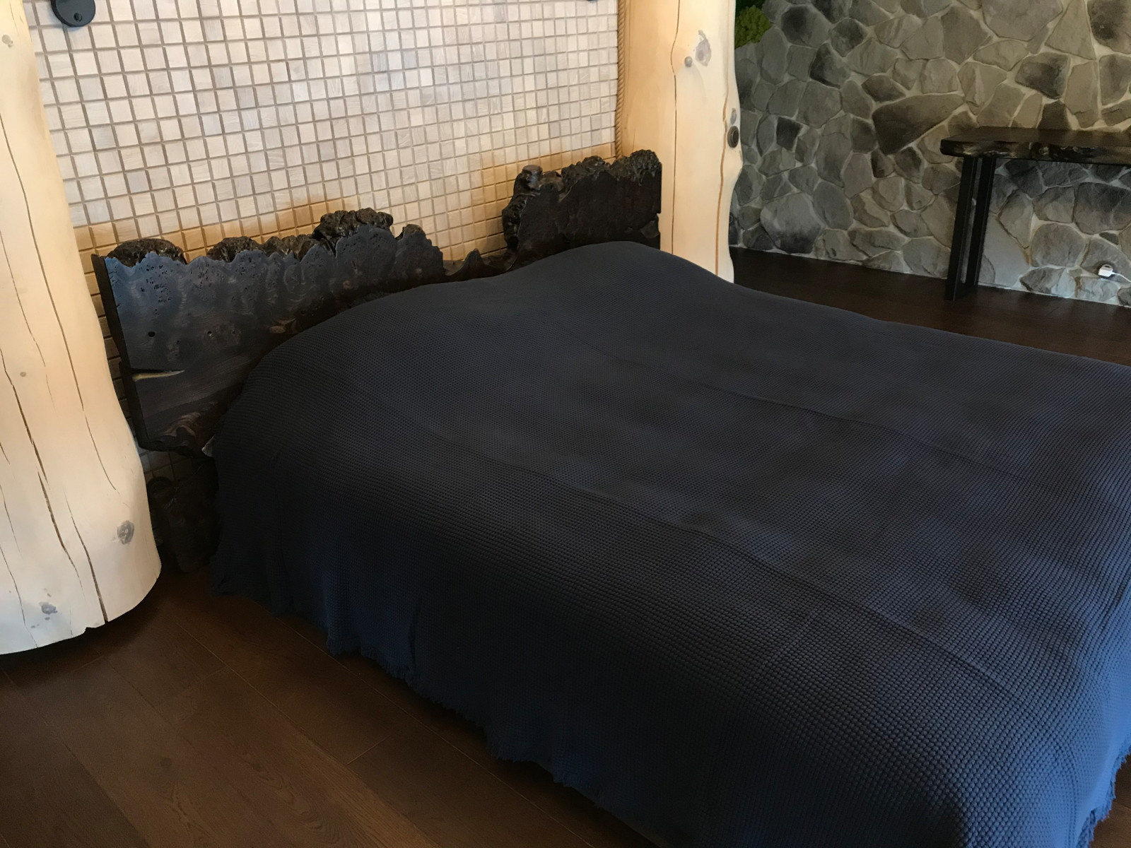 Кровать с изголовьем