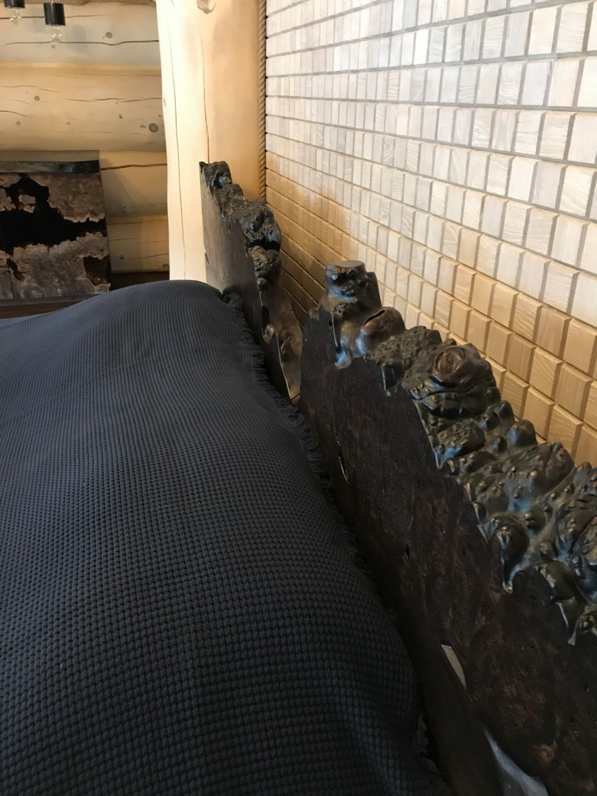 Кровать с изголовьем