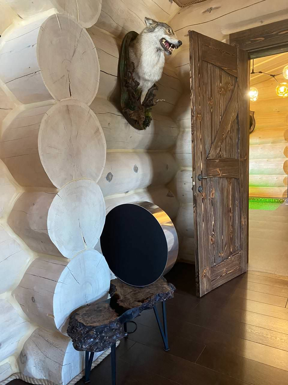 Столик под аудио систему