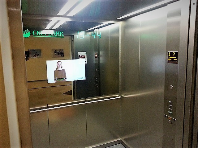 Зеркало телевизор в лифте