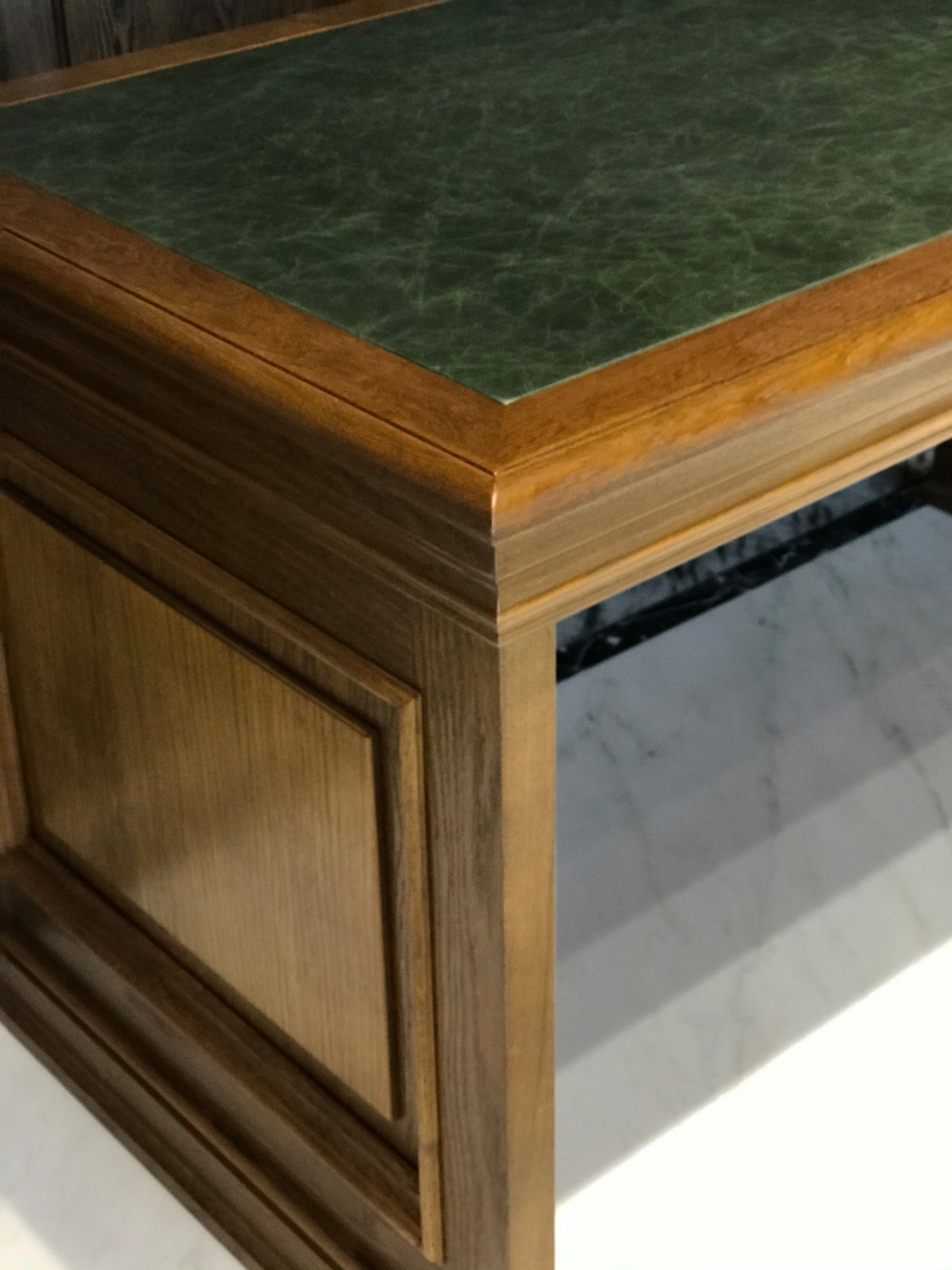 Читательский стол