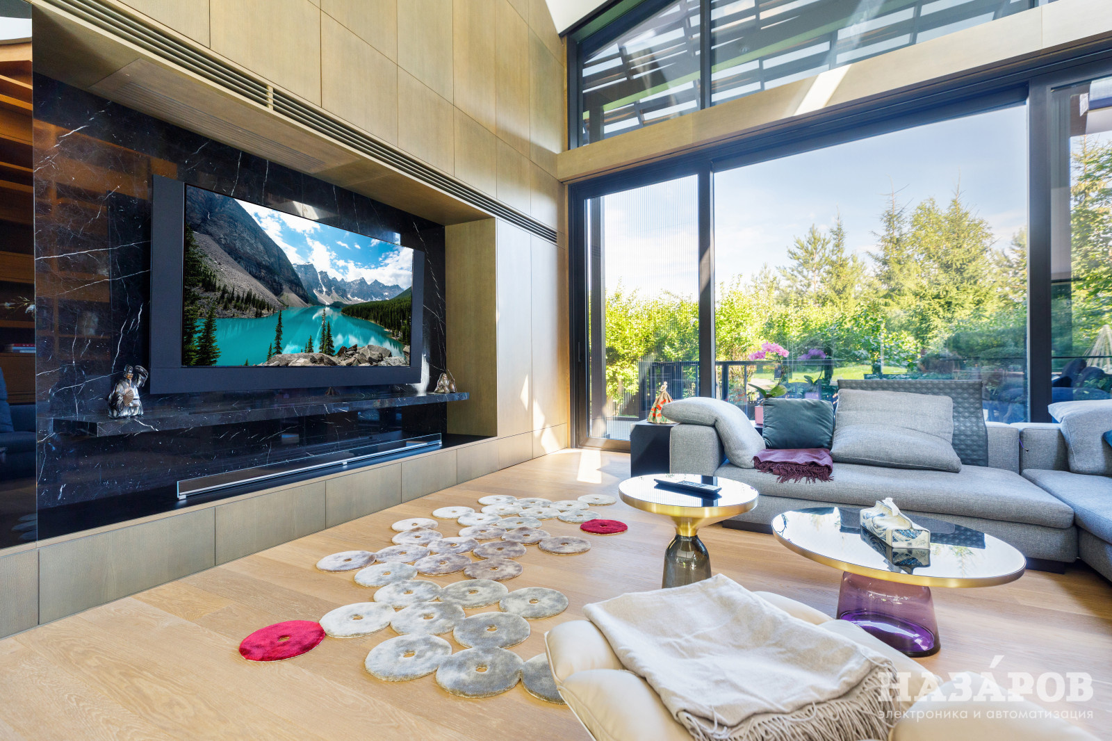 Мощный дизайнерский кинотеатр в интерьере