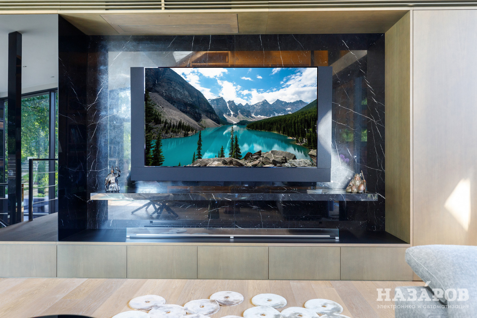 Мощный дизайнерский кинотеатр в интерьере