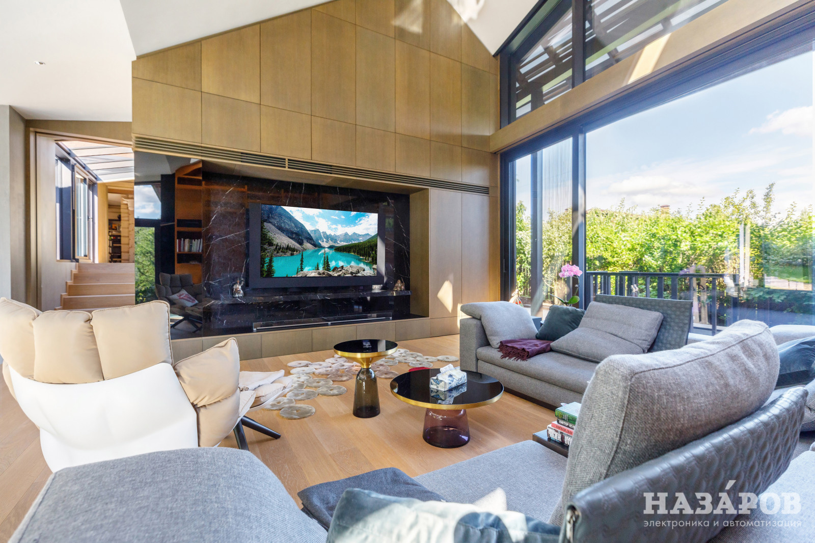 Мощный дизайнерский кинотеатр в интерьере