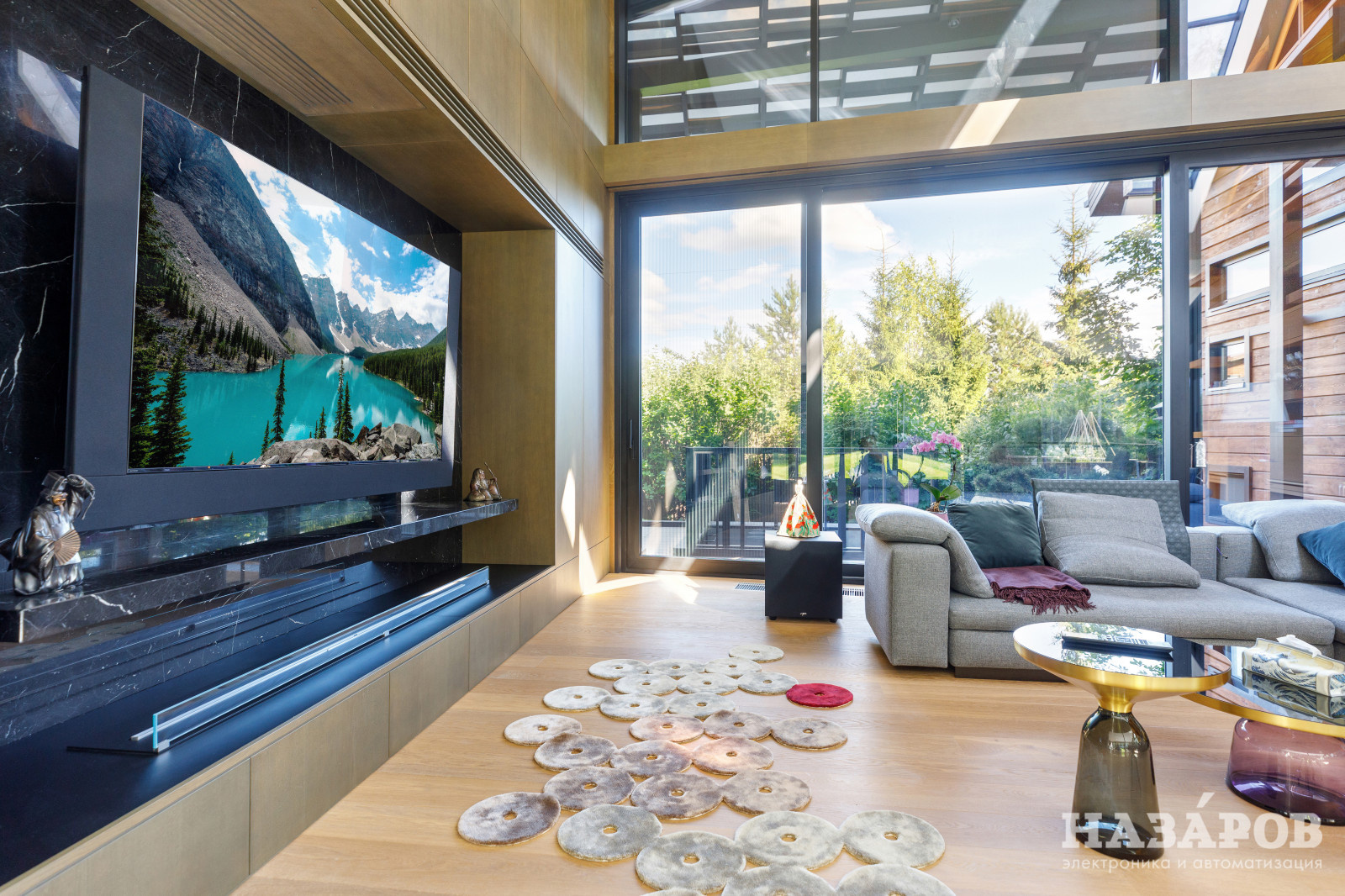 Мощный дизайнерский кинотеатр в интерьере