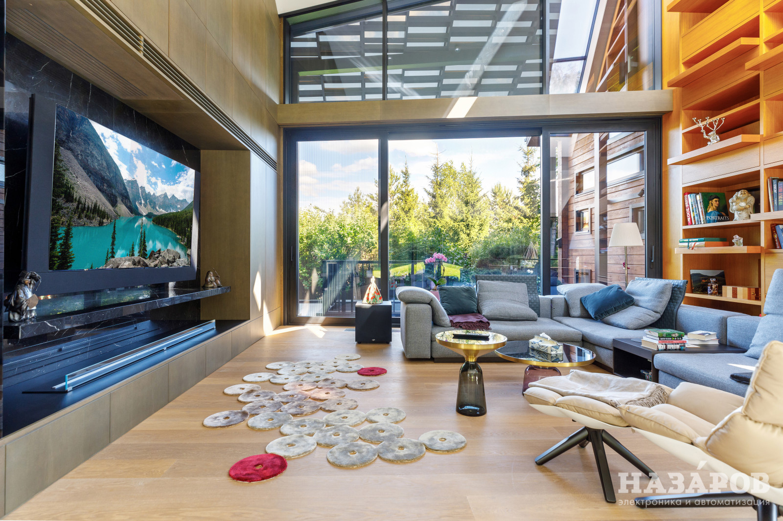 Мощный дизайнерский кинотеатр в интерьере