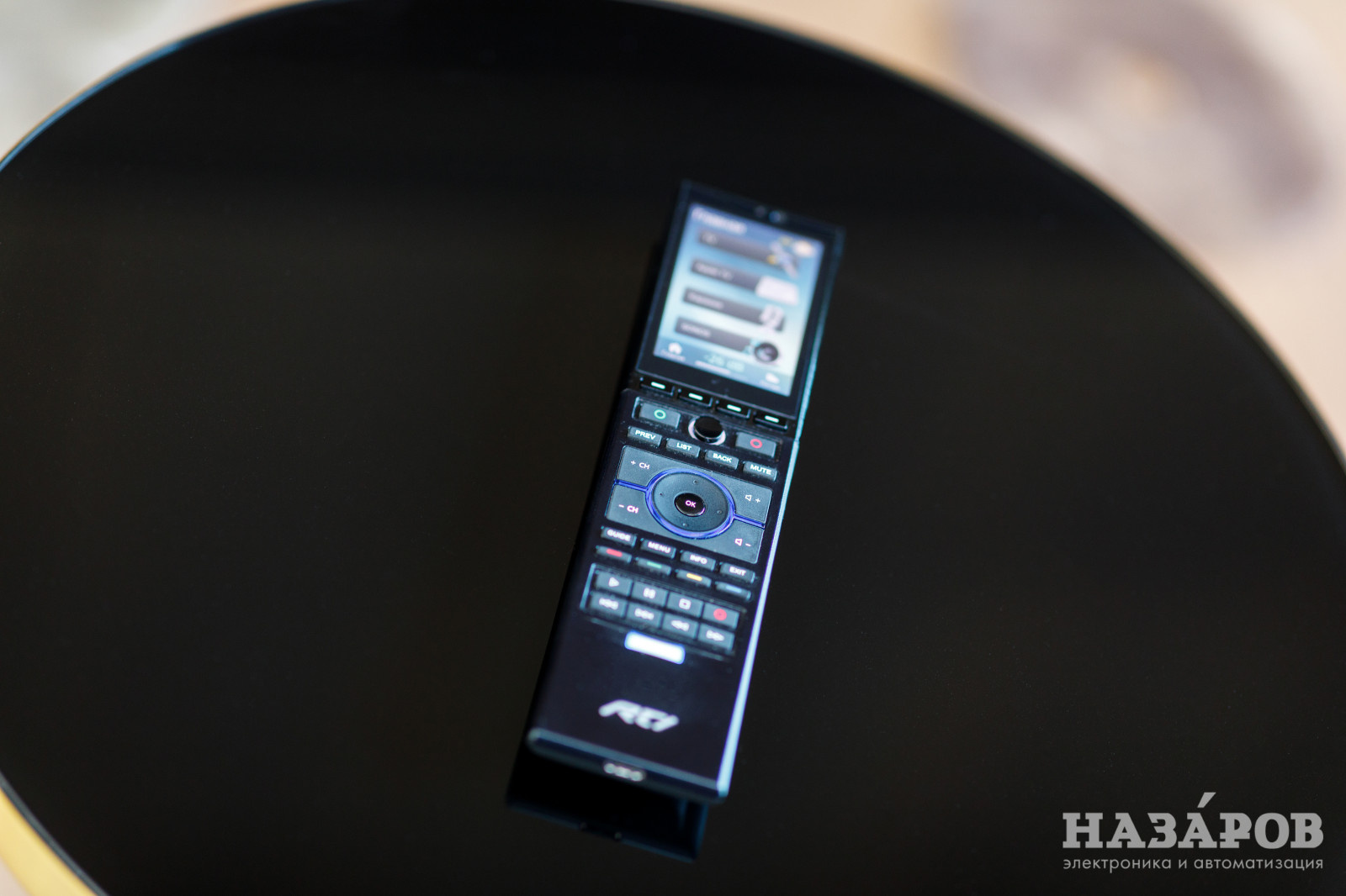 Мощный дизайнерский кинотеатр в интерьере