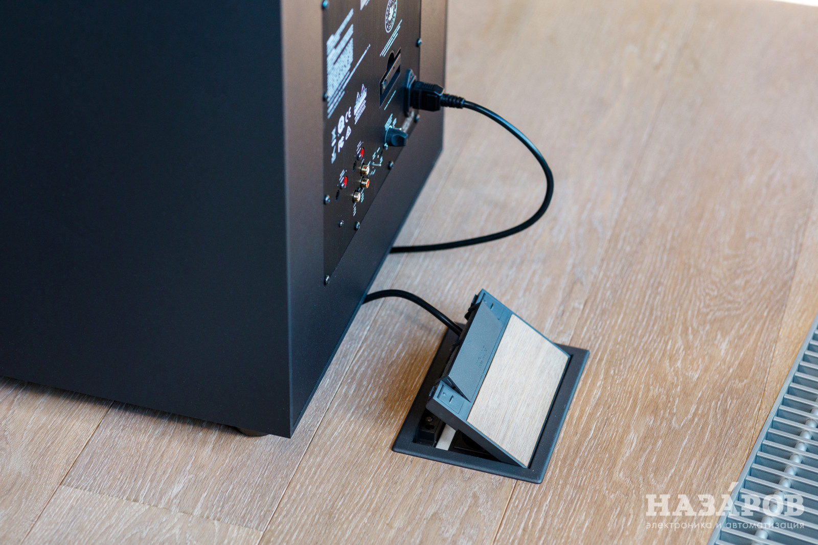 Мощный дизайнерский кинотеатр в интерьере