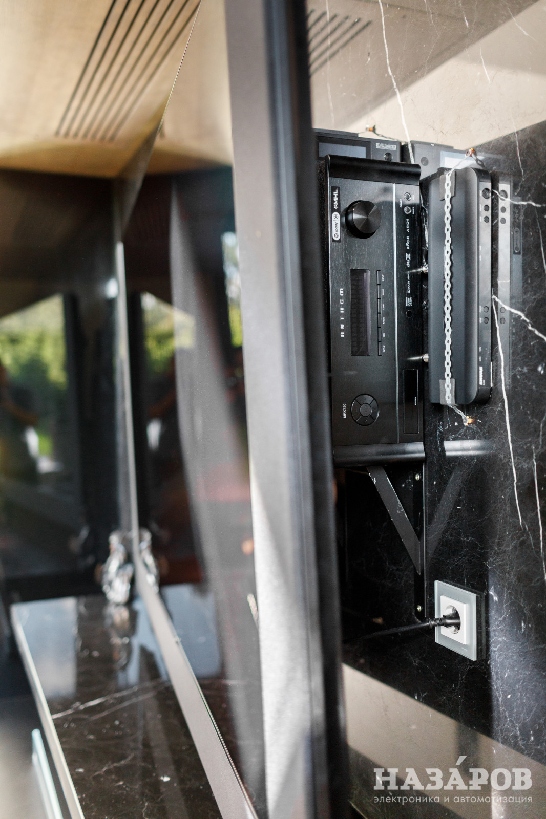 Мощный дизайнерский кинотеатр в интерьере