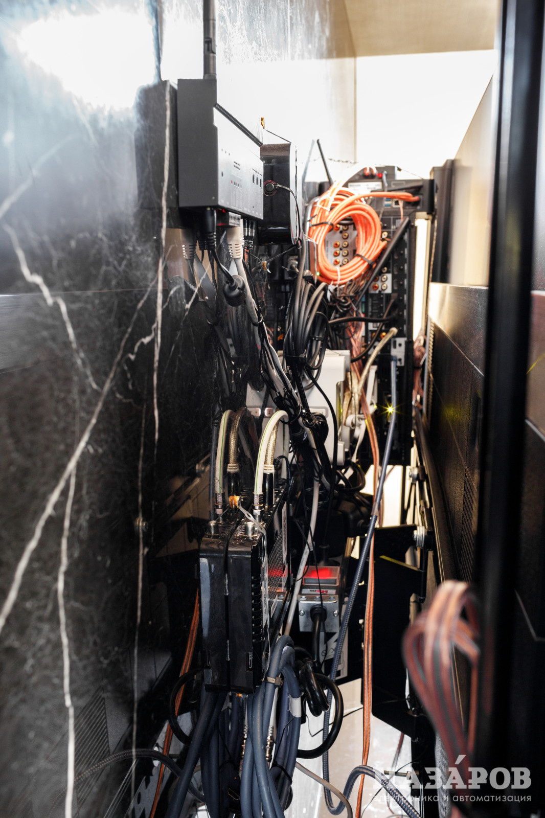 Обложка проекта: Мощный дизайнерский кинотеатр в интерьере