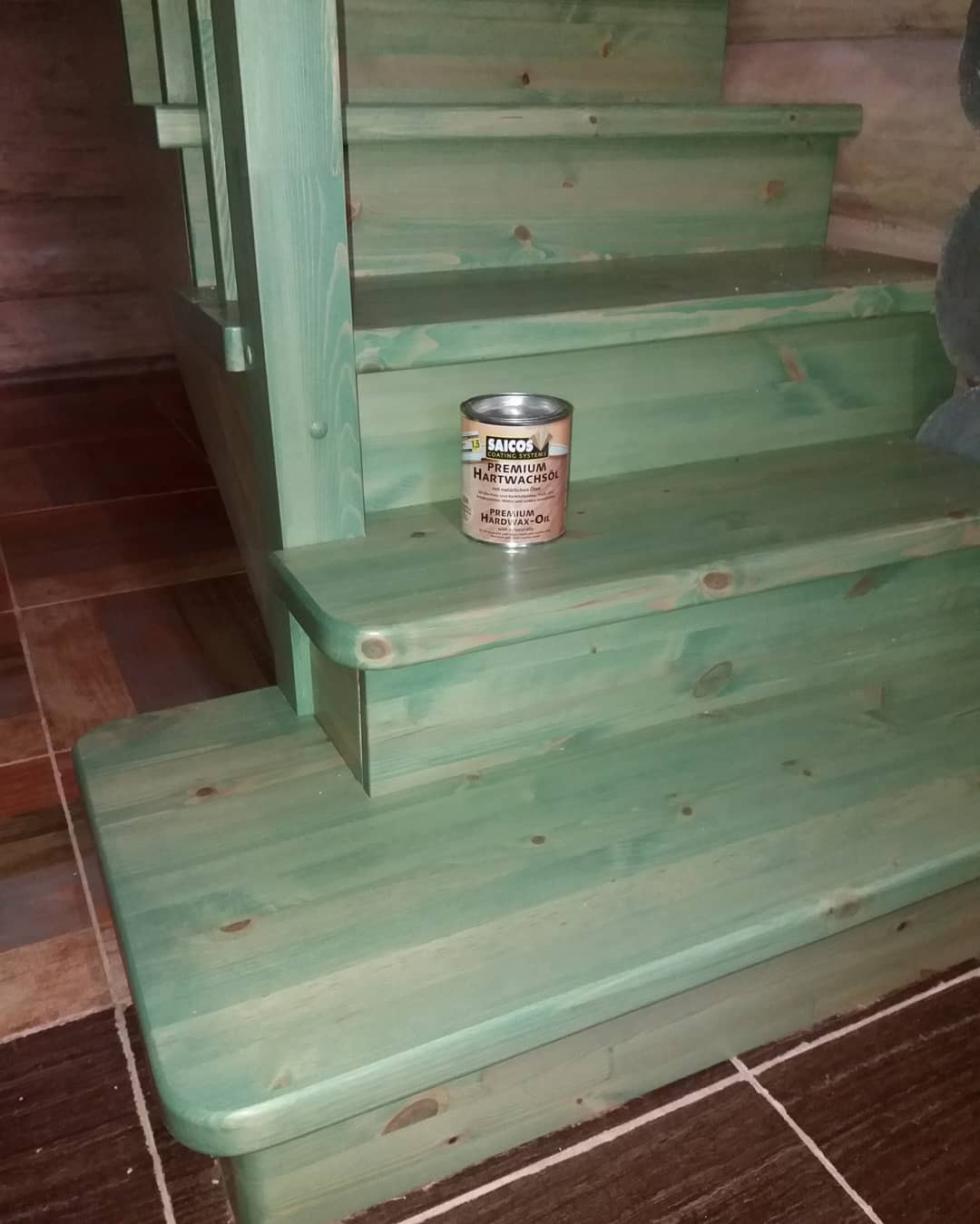 Сосновая лестница с площадкой.