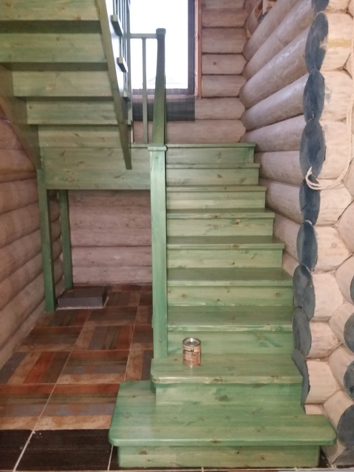 Обложка проекта: Сосновая лестница с площадкой.