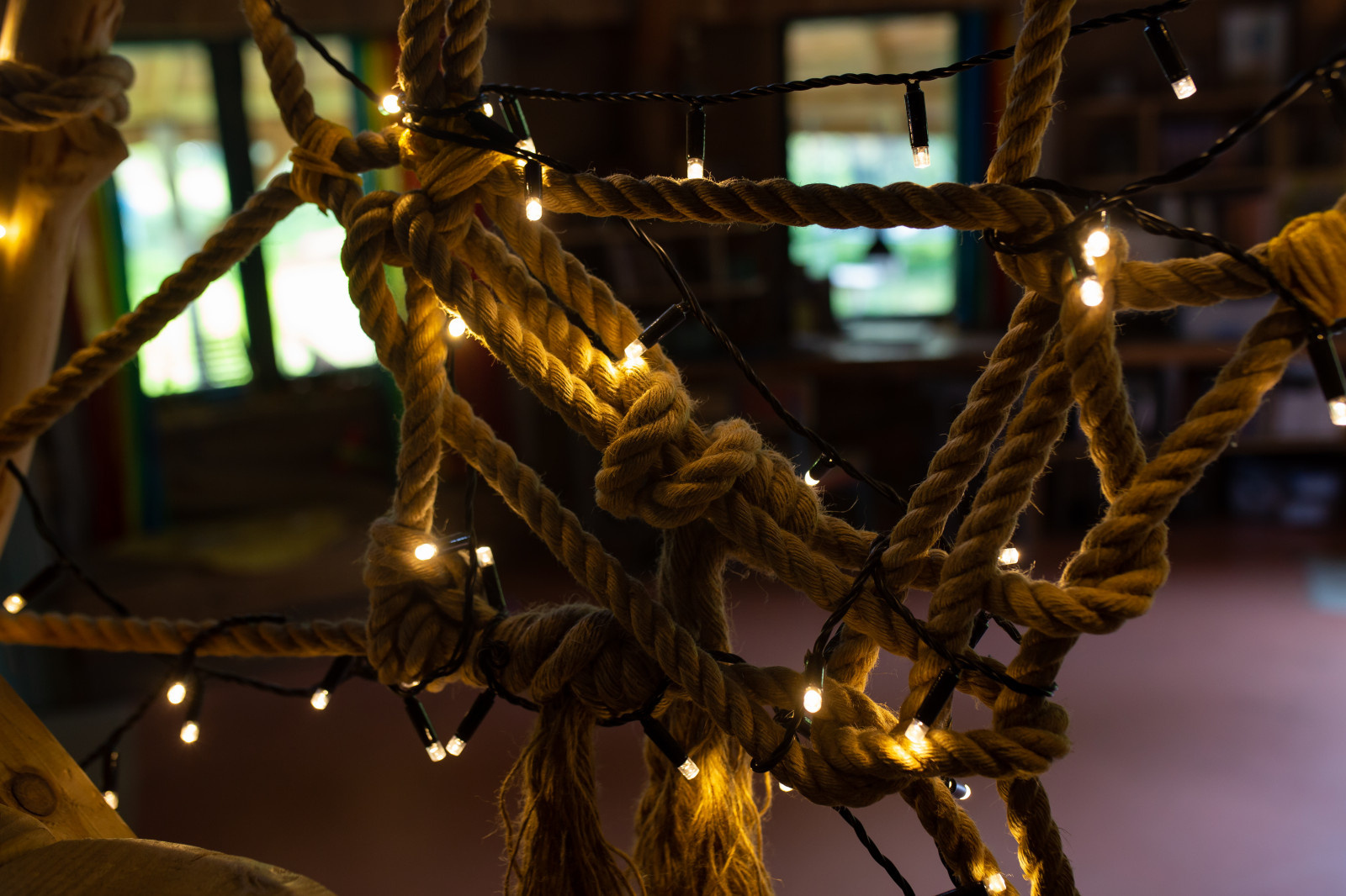 В гостях: Соломенный дом с русской печью