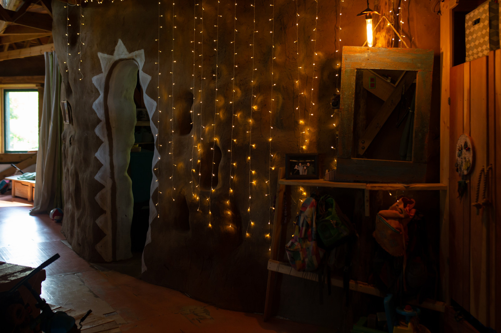 В гостях: Соломенный дом с русской печью