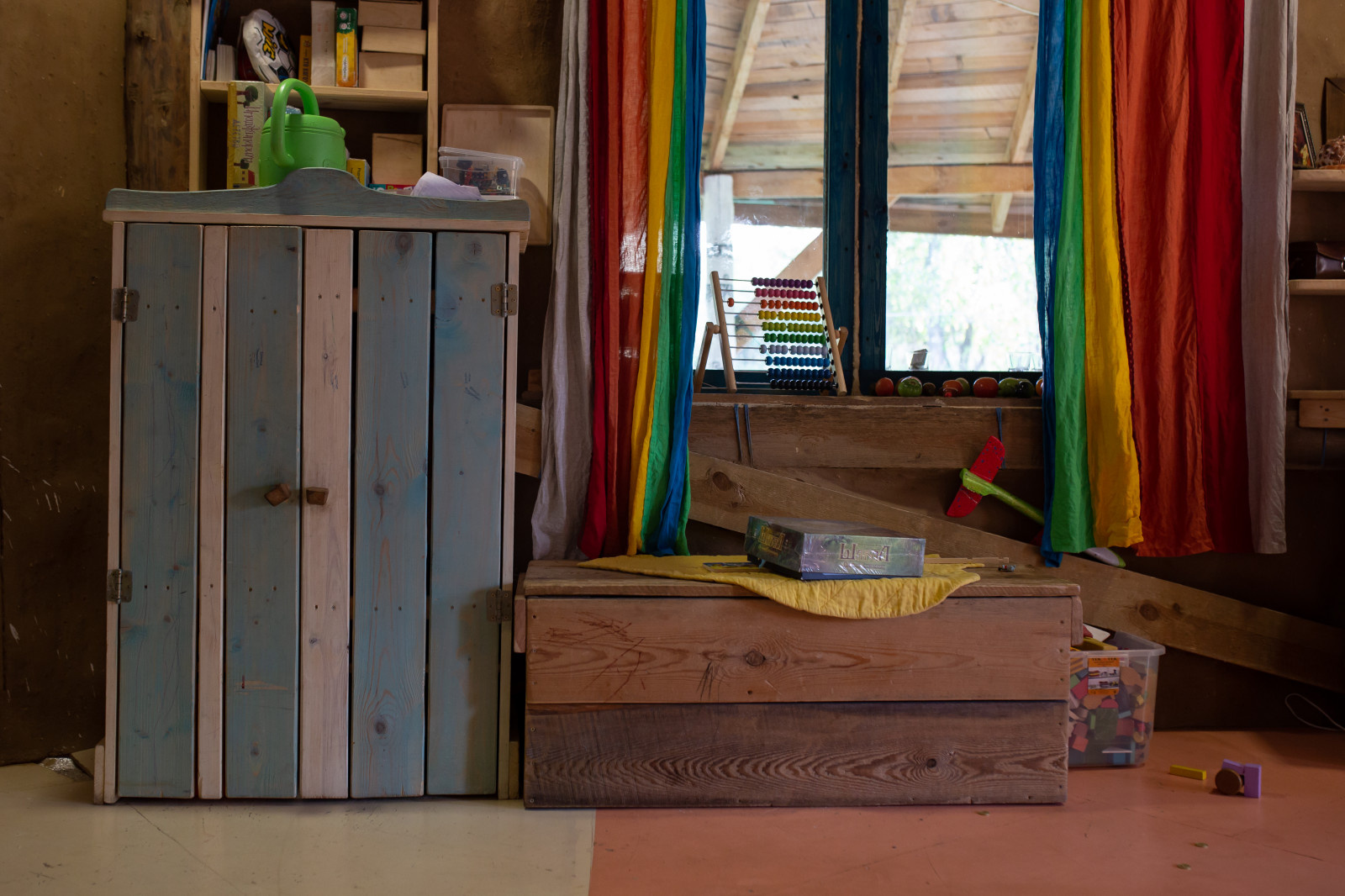 В гостях: Соломенный дом с русской печью