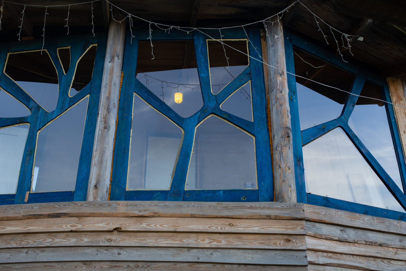 В гостях: Соломенный дом с русской печью